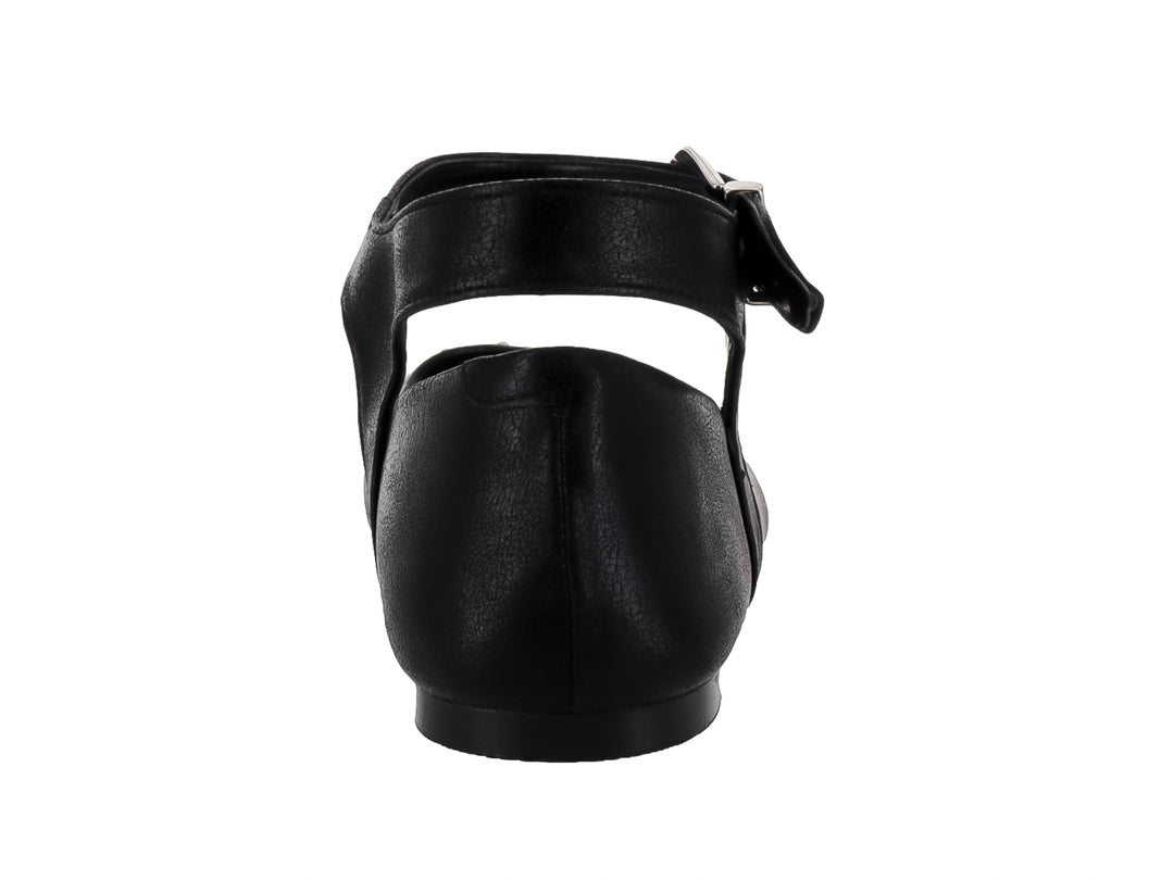 Zapato plano negro con correa, hebilla plateada y pequeños detalles metálicos laterales.