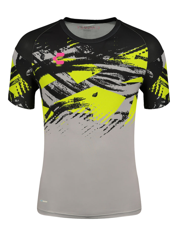 Playera deportiva Charly color gris y negro con patrones gráficos en amarillo neón.
