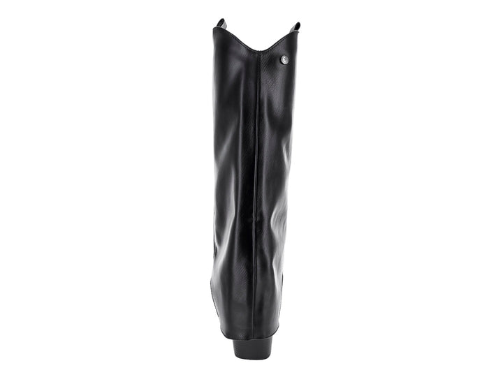 Bota alta de color negro con tacón bajo y estilo western.