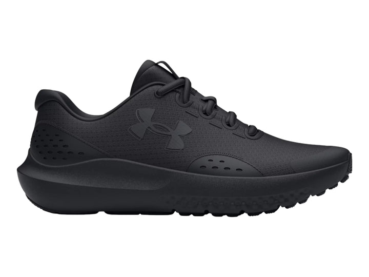 Tenis deportivos Under Armour Surge 4 en color negro sólido para niño.