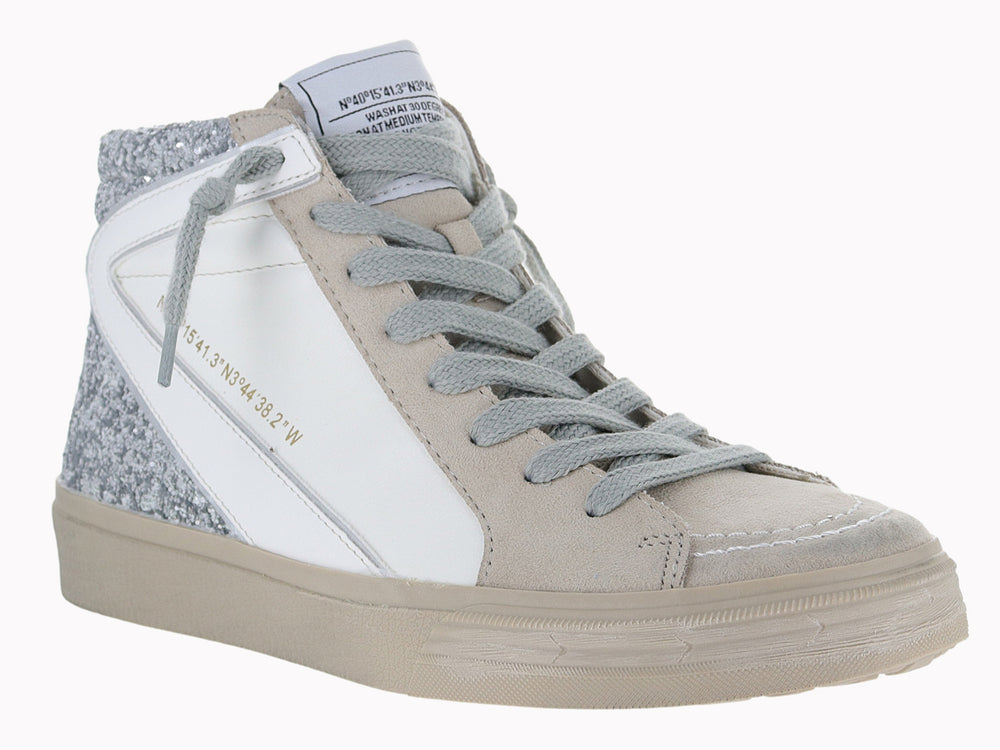 Tenis Corina blancos de bota alta con detalles en glitter plateado y suela beige.