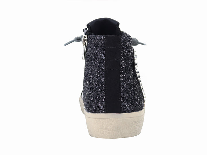 Tenis negros de bota alta con detalles de glitter, estoperoles plateados y suela blanca.