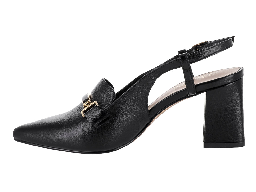Zapato de tacón cuadrado negro para mujer con punta cerrada, correa al tobillo y detalle metálico dorado.