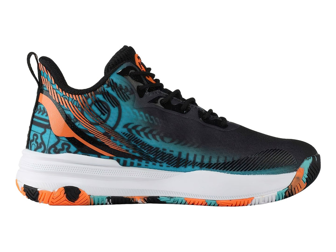 Tenis de baloncesto K-SWISS en colores negro, azul aqua y naranja con suela blanca.