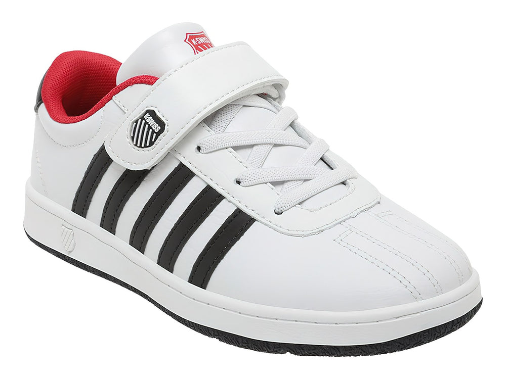Tenis K-Swiss blancos con rayas negras laterales, detalles en rojo y cierre de correa con velcro.