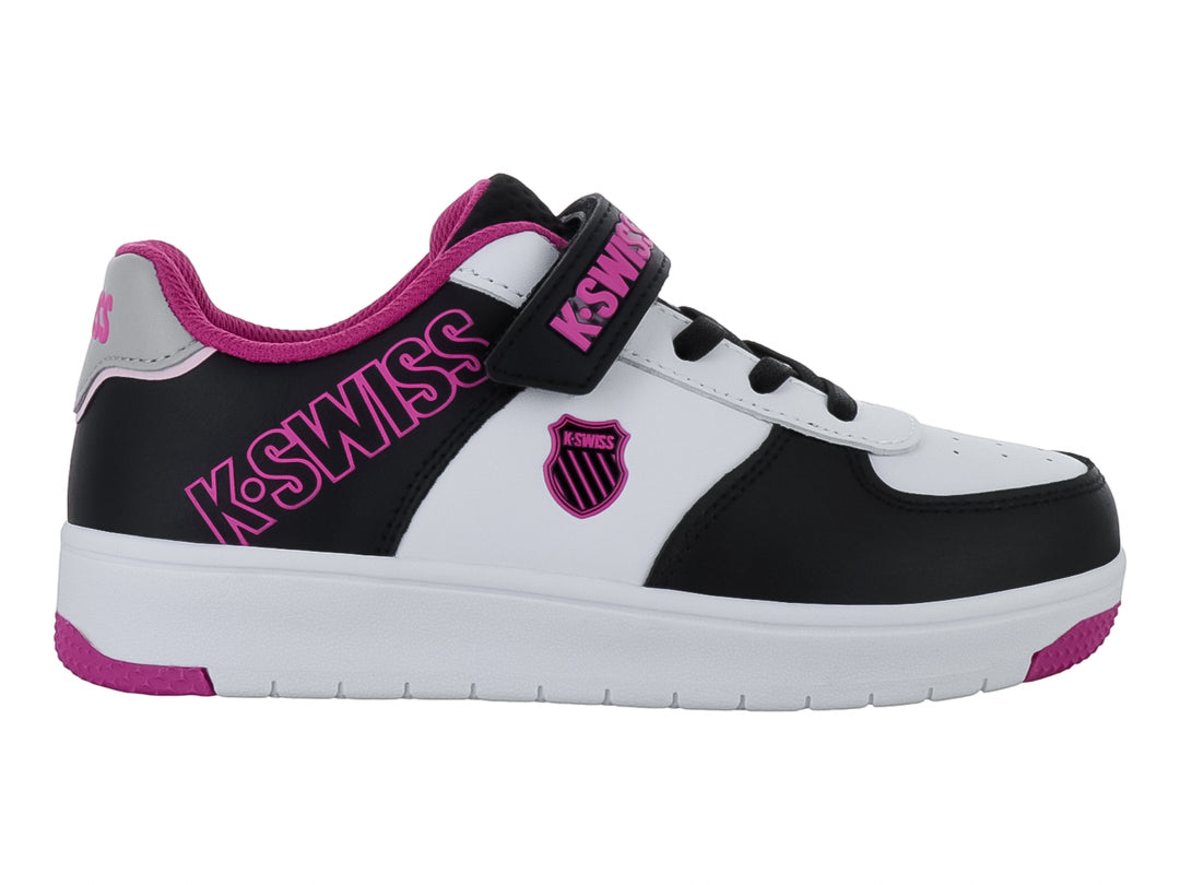 Tenis deportivos K-Swiss infantiles en colores blanco, negro y fucsia con correa de velcro y agujetas.