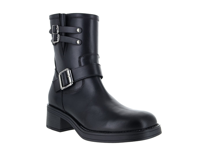 Bota negra para Mujer con tacón cuadrado y tres hebillas plateadas decorativas.