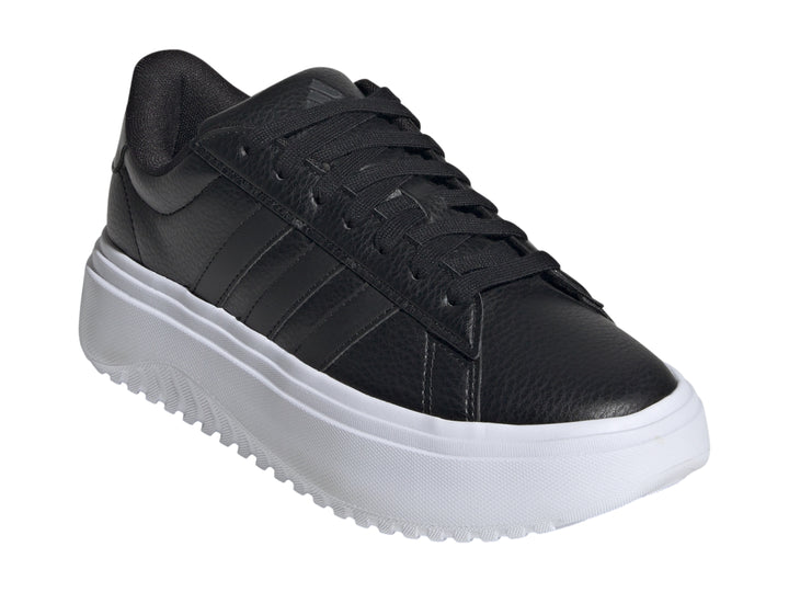 Tenis Adidas Grand Court plataforma color negro con suela blanca ancha.