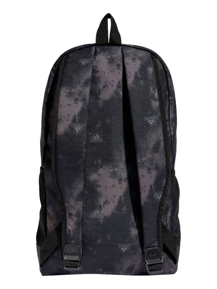 Mochila Adidas en colores negro y gris carbón con estampado gráfico lineal y logotipo blanco en la parte inferior.