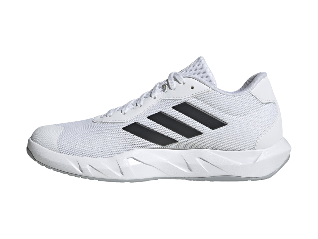 Tenis de entrenamiento Adidas Amplimove en color blanco con tres franjas negras laterales y suela blanca.