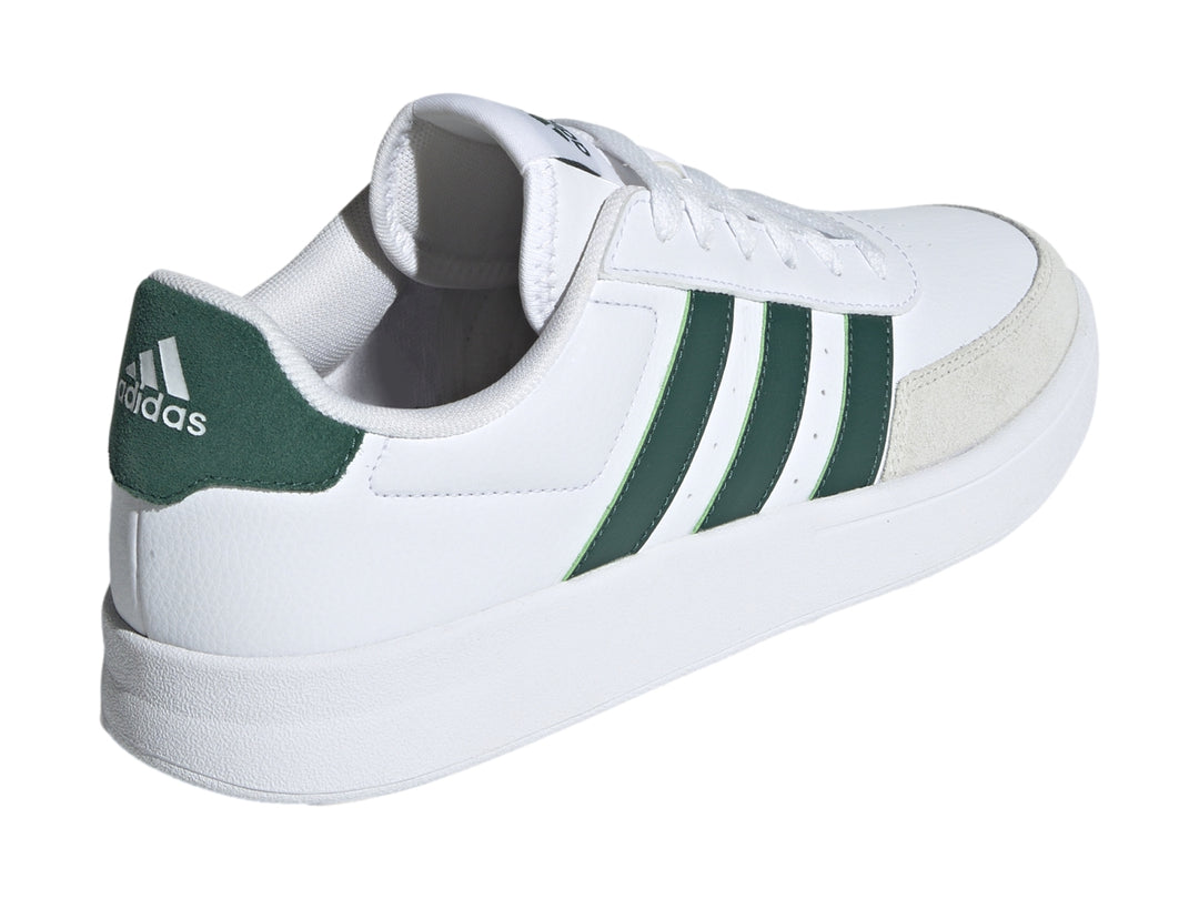 Tenis Adidas Breaknet 2.0 color blanco con franjas verdes y punta gris.