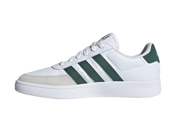 Tenis Adidas Breaknet 2.0 color blanco con franjas verdes y punta gris.