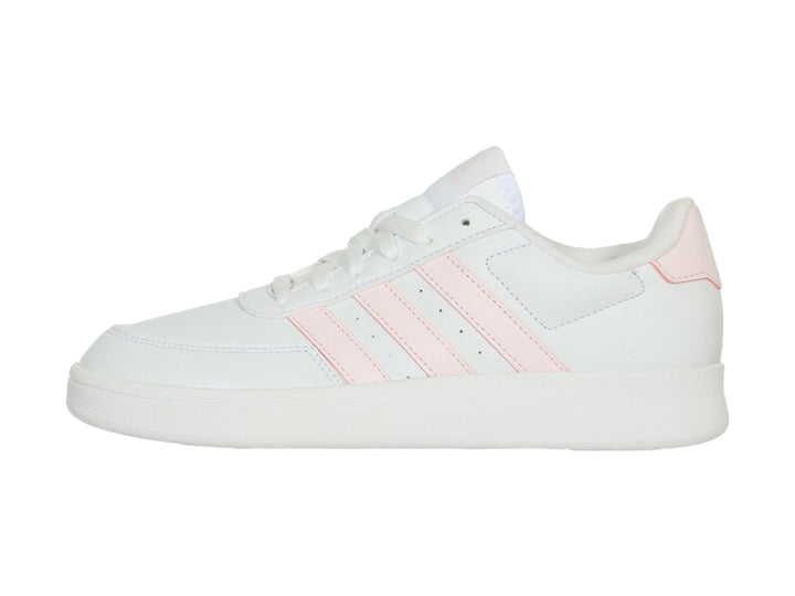 Tenis Adidas Breaknet 2.0 blancos con tres franjas y detalle en el talón en color rosa.