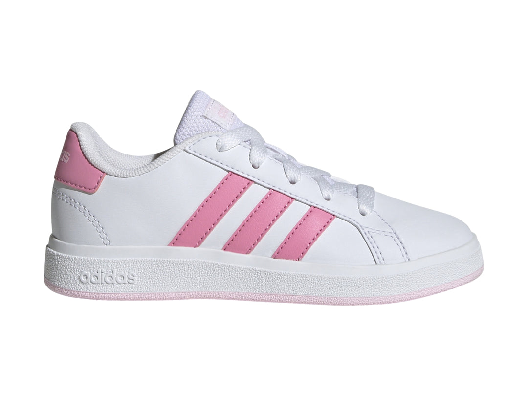 Tenis Adidas blancos con tres franjas rosas y suela rosa.