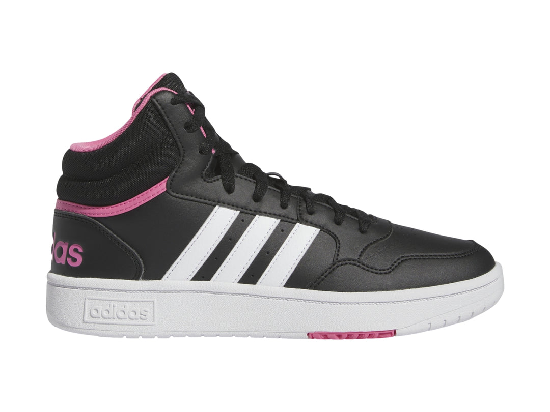 Tenis Adidas Hoops 3.0 Mid color negro con franjas blancas y detalles en rosa.