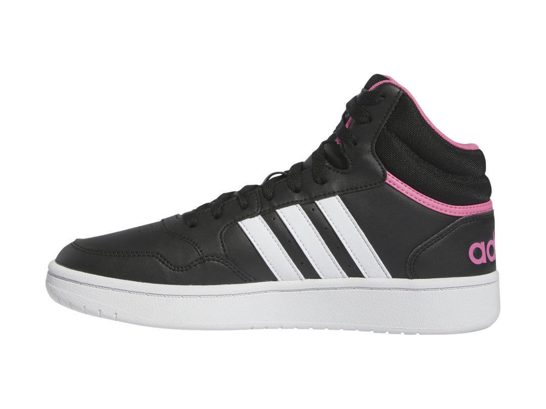 Tenis Adidas Hoops 3.0 Mid color negro con franjas blancas y detalles en rosa.