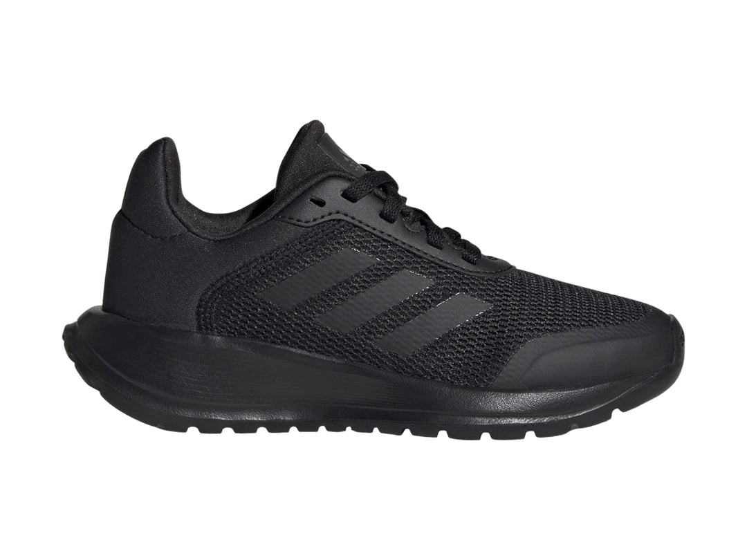 Tenis deportivos Adidas Tensaur Run 2.0 en color negro con suela a juego.