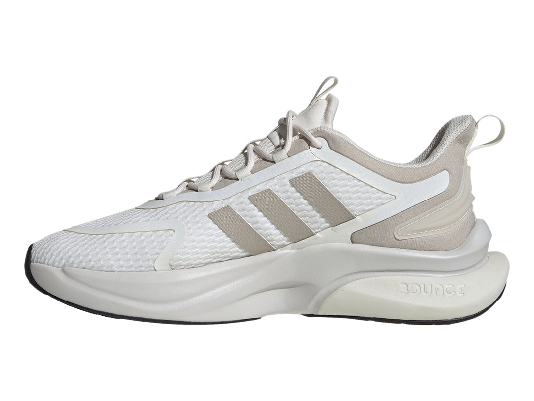 Tenis Adidas Alphabounce en color blanco con detalles en beige y suela Cloudfoam blanca.