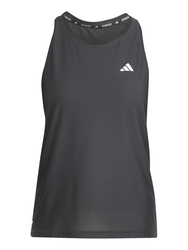 Conjunto deportivo Adidas negro para mujer compuesto por una camiseta sin mangas y shorts cortos.