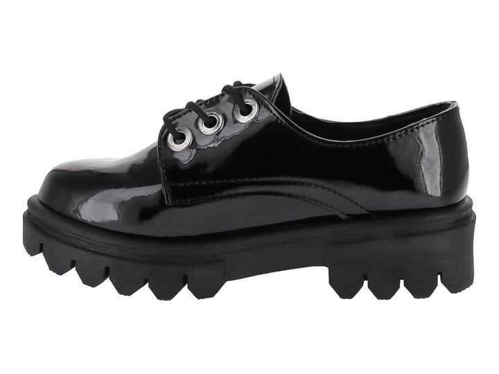 Zapato Oxford de charol negro con suela de plataforma gruesa y dentada para Mujer.