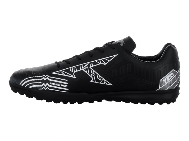 Zapato de fútbol Leon Trucco FT90 color negro con detalles gráficos en blanco y suela para pasto sintético.