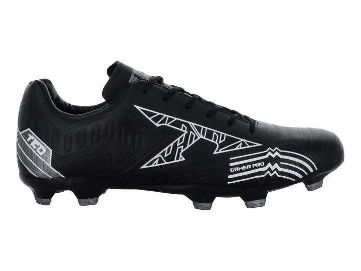 Zapato de fútbol Leon Trucco FT90 color negro con detalles gráficos en blanco y tacos para pasto natural.