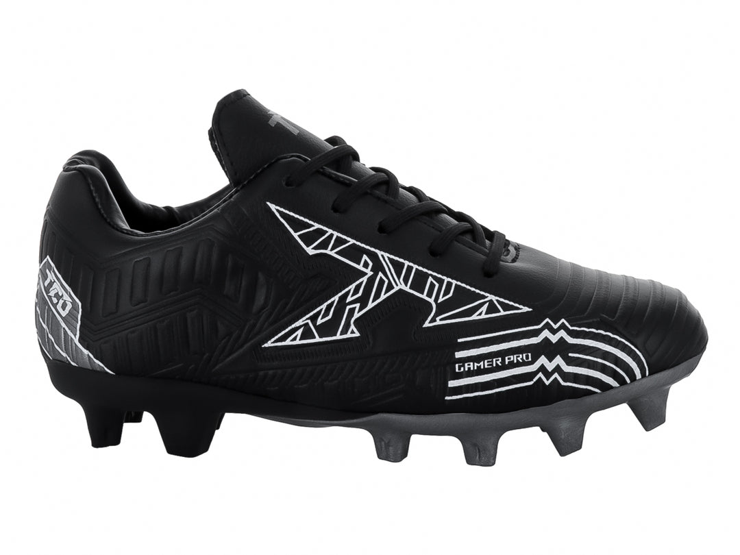 Zapato de fútbol Leon Trucco color negro con detalles gráficos en blanco y tacos para pasto.