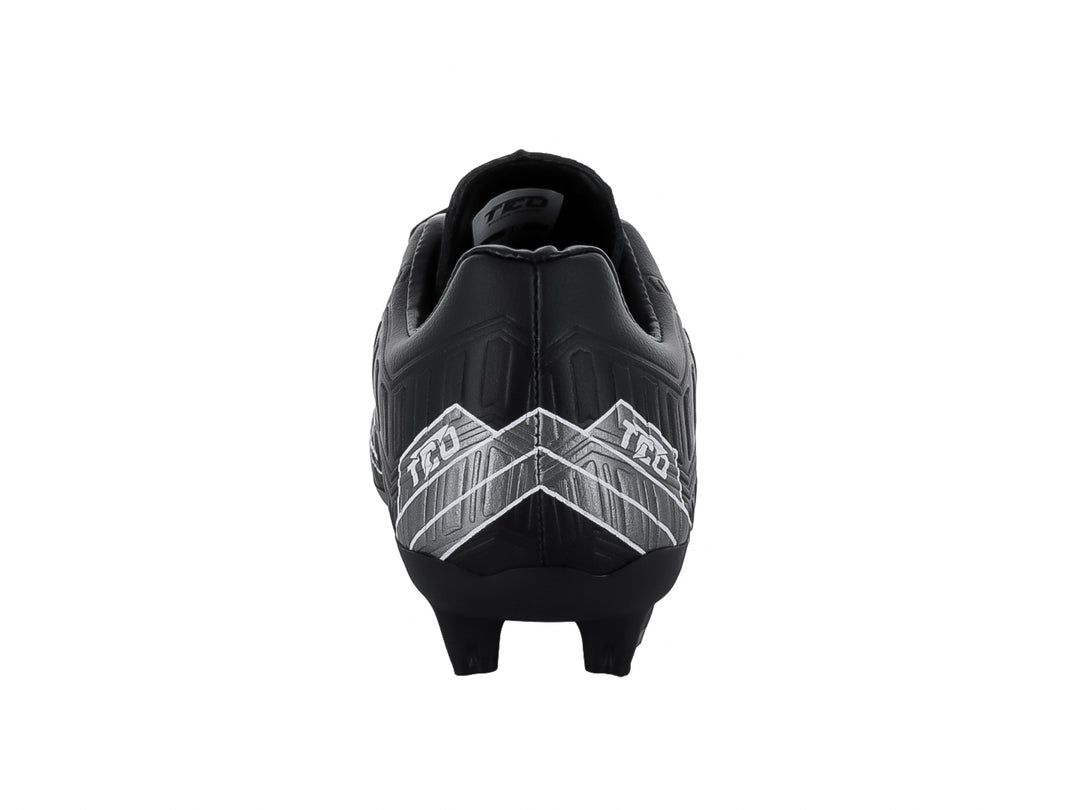 Zapato de fútbol Leon Trucco color negro con detalles gráficos en blanco y tacos para pasto.