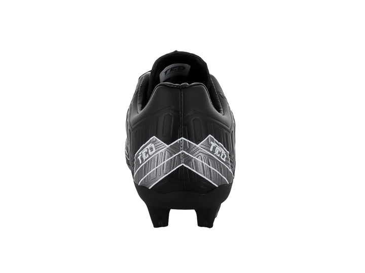 Zapato de fútbol Leon Trucco color negro con detalles gráficos en blanco y tacos para pasto.