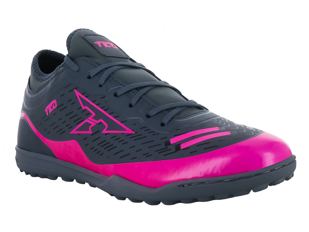 Zapato de fútbol Leon Trucco CT10 en color Oxford con detalles en fucsia y suela para pasto sintético.
