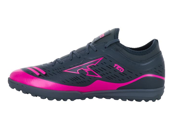 Zapato de fútbol Leon Trucco CT10 en color Oxford con detalles en fucsia y suela para pasto sintético.