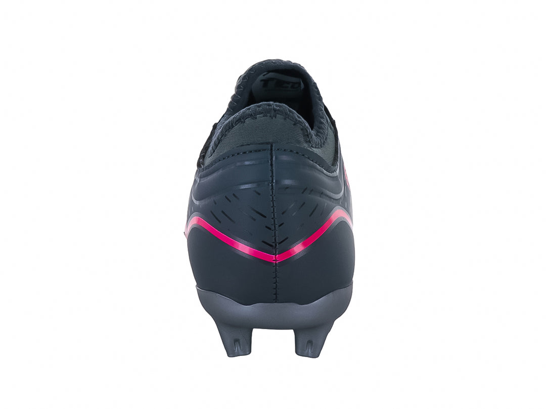 Zapato de fútbol Leon Trucco modelo CT10 en colores gris oxford y rosa fucsia con suela para pasto natural.