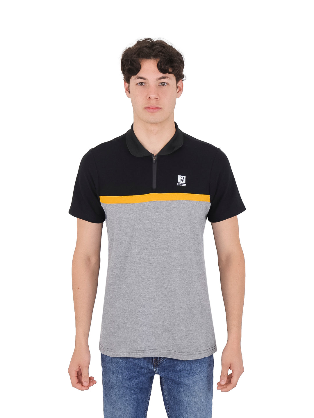 Playera polo de manga corta para hombre en colores negro y gris con detalle de franja amarilla horizontal.