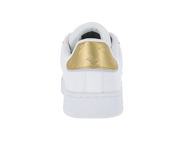 Tenis blancos Tommy Hilfiger con detalles dorados en el talón y la suela.