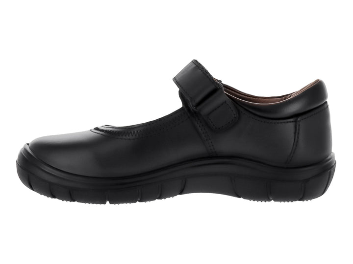 Zapato infantil Coqueta de color negro con cierre de correa y suela cómoda.