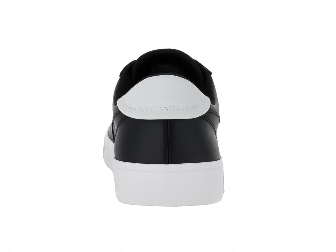 Tenis Tommy Hilfiger de color negro con suela y agujetas blancas, estilo casual.