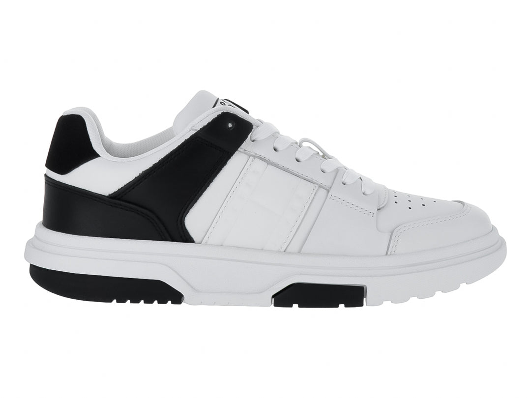 Tenis Tommy Hilfiger modelo Brooklyn en color blanco con detalles en negro y suela blanca robusta.
