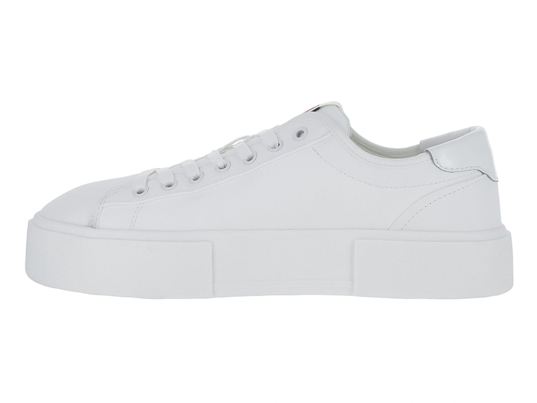 Tenis Tommy Hilfiger color blanco con suela de plataforma ancha y cordones.