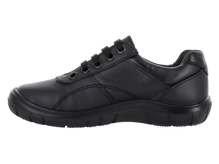Zapato casual color negro para niño o niña con cordones y suela robusta.