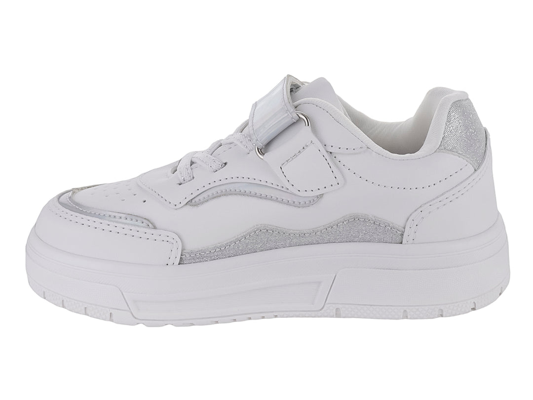 Tenis blancos con detalles brillantes tornasol y correa de velcro.