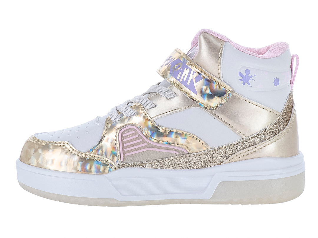 Tenis deportivos para niña en color oro con detalles brillantes, blanco y rosa, cierre de agujetas y correa superior.