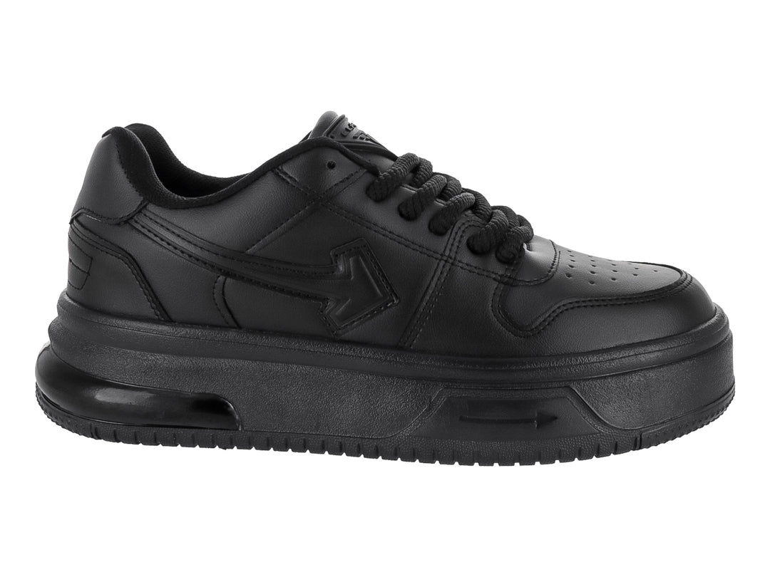 Tenis negros de plataforma con suela gruesa y acabado mate.