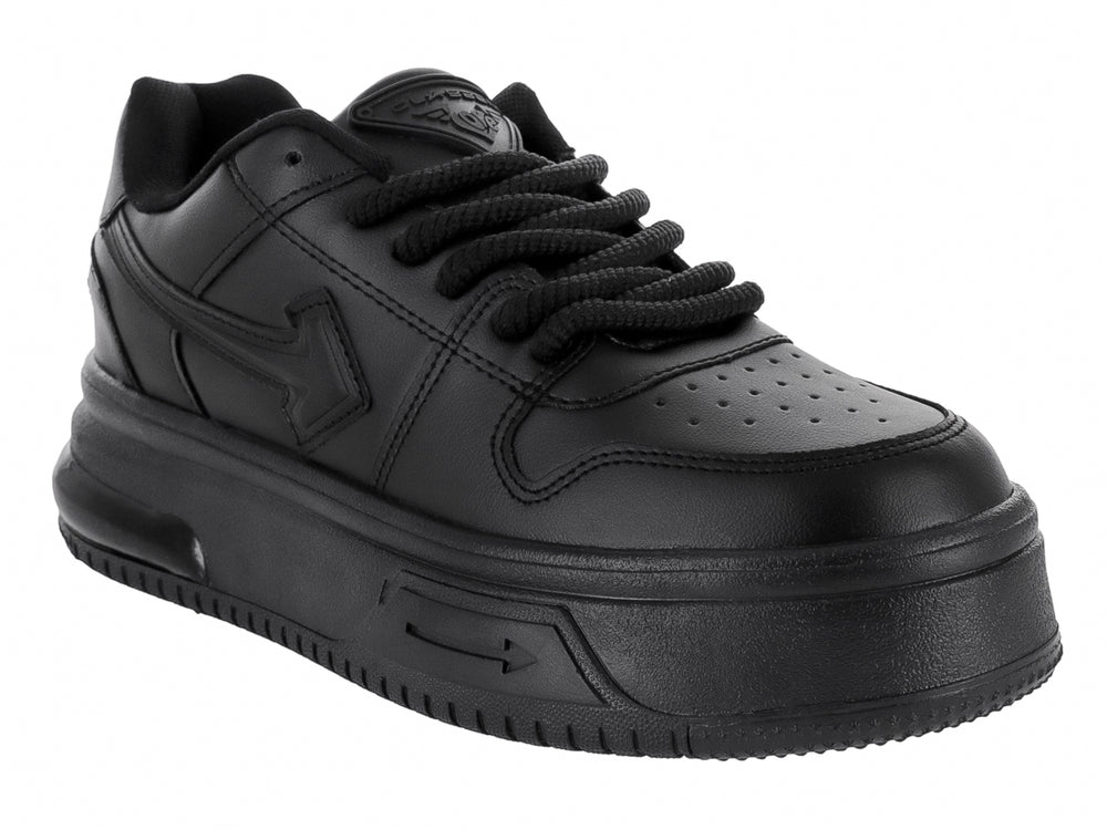 Tenis negros de plataforma con suela gruesa y acabado mate.