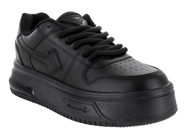 Tenis negros de plataforma con suela gruesa y acabado mate.