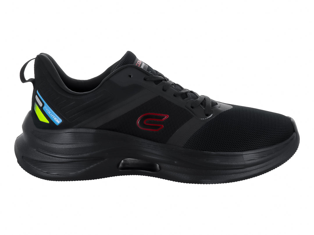 Tenis de baloncesto marca Court modelo 300C en color negro con detalles amarillos y azules en el talón.