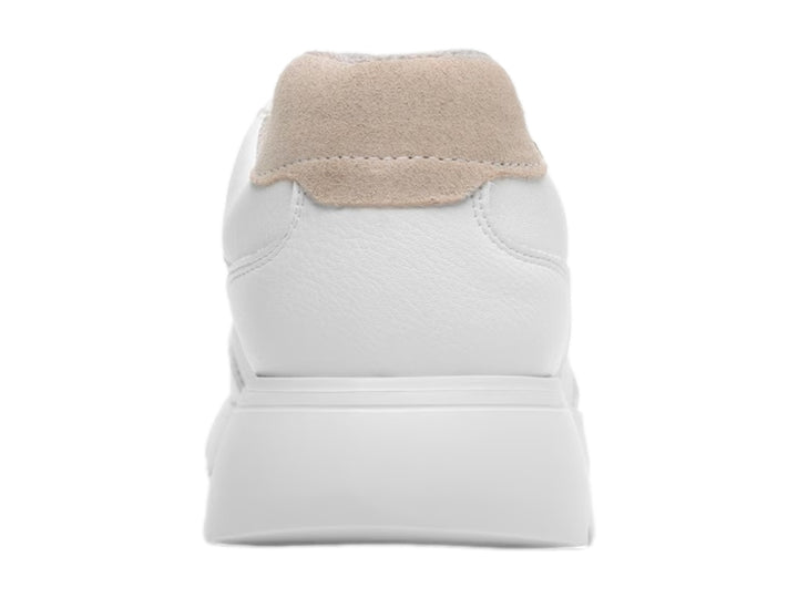 Tenis Flexi color blanco para mujer con cierre lateral, detalles perforados y suela blanca dentada.
