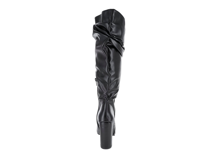 Bota alta de color negro con tacón grueso y diseño fruncido en la caña.