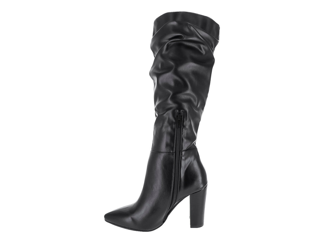 Bota alta de color negro con tacón grueso y diseño fruncido en la caña.