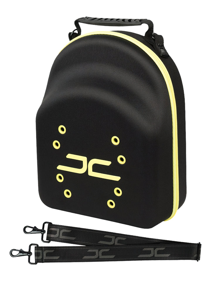 Estuche transportador de gorras JC HATS color negro con detalles en amarillo y correa desmontable.