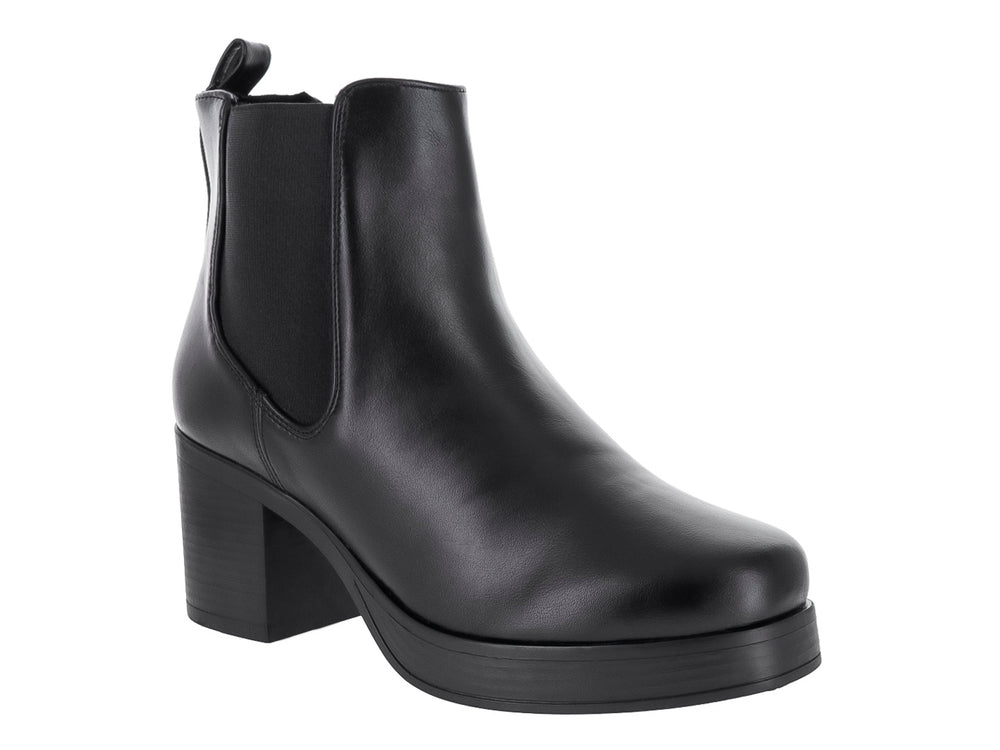 Bota negra de tobillo con tacón cuadrado y plataforma, diseño moderno y elegante.